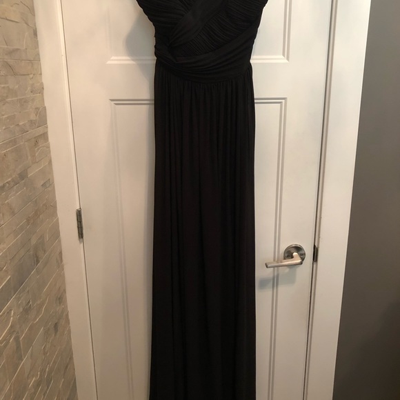 Black Gown - Picture 3 of 4